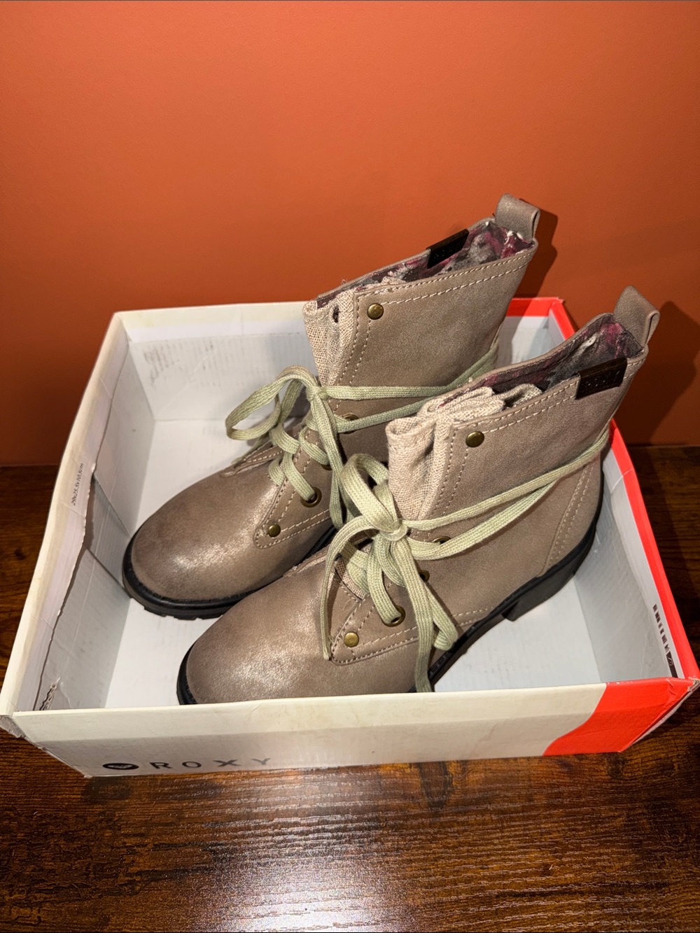 Roxy Taupe Women's Lace-Up Combat Boots - Wrap around shoe laces SIZE 7.5